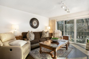8 Sandstone 70 condo